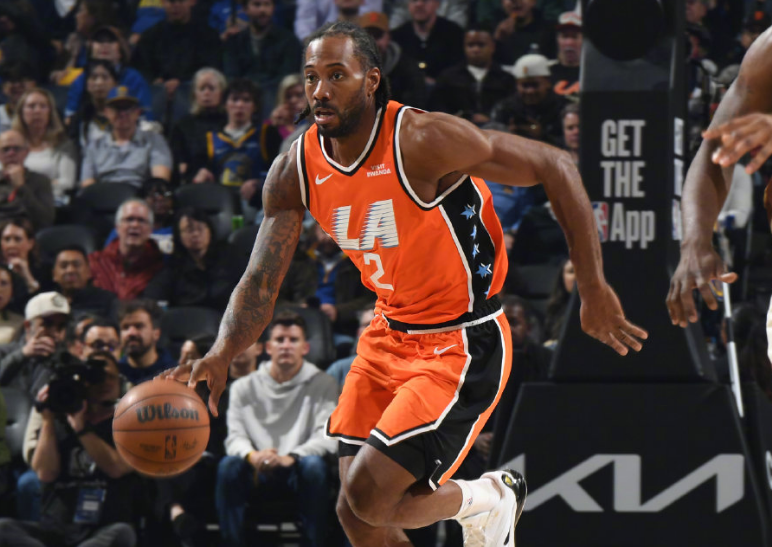 世界杯比赛在线观看平台-莱昂纳德双里程碑：连续38场20+生涯最长 突破16000分大关